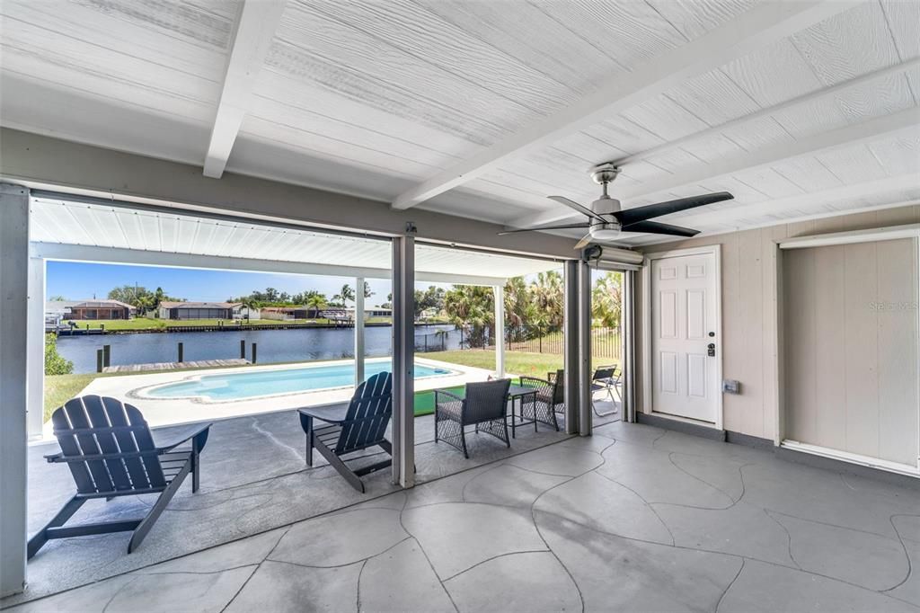 For Sale: $399,000 (3 beds, 2 baths, 1095 Square Feet)