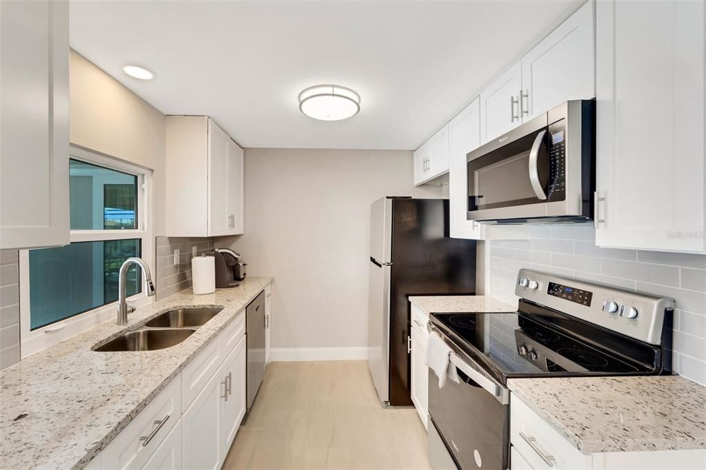 For Sale: $399,000 (3 beds, 2 baths, 1095 Square Feet)