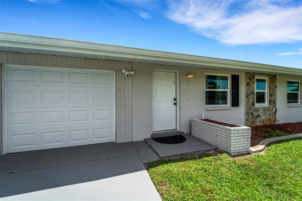 For Sale: $399,000 (3 beds, 2 baths, 1095 Square Feet)