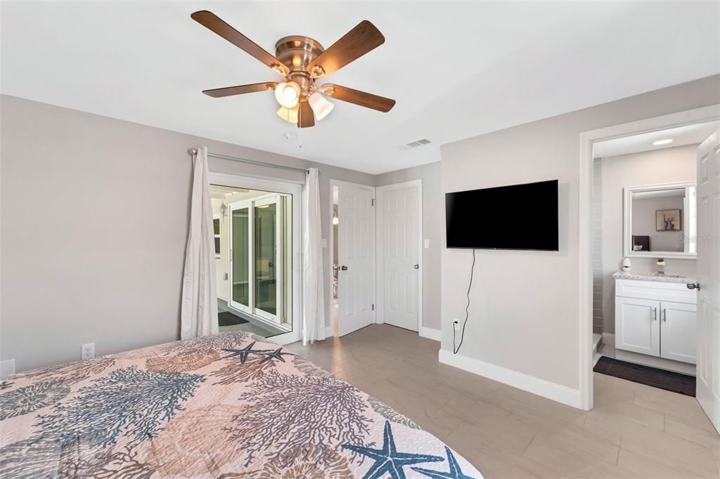 For Sale: $399,000 (3 beds, 2 baths, 1095 Square Feet)