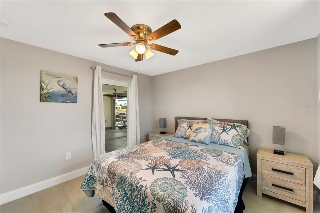 For Sale: $399,000 (3 beds, 2 baths, 1095 Square Feet)