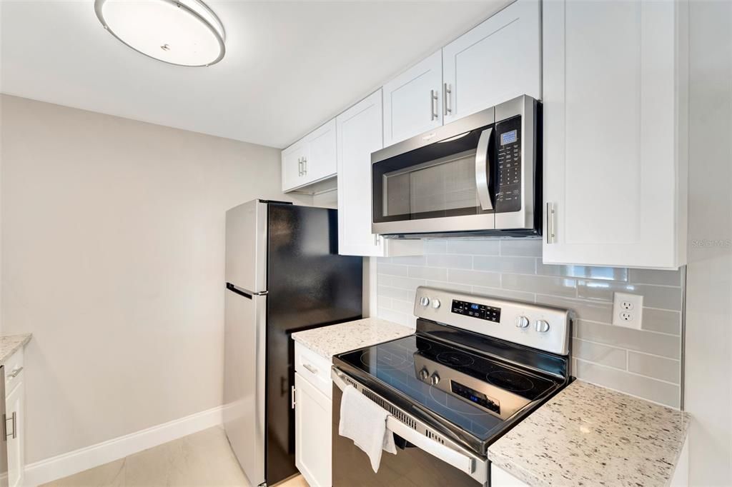 For Sale: $399,000 (3 beds, 2 baths, 1095 Square Feet)