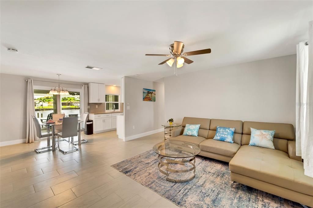 For Sale: $399,000 (3 beds, 2 baths, 1095 Square Feet)