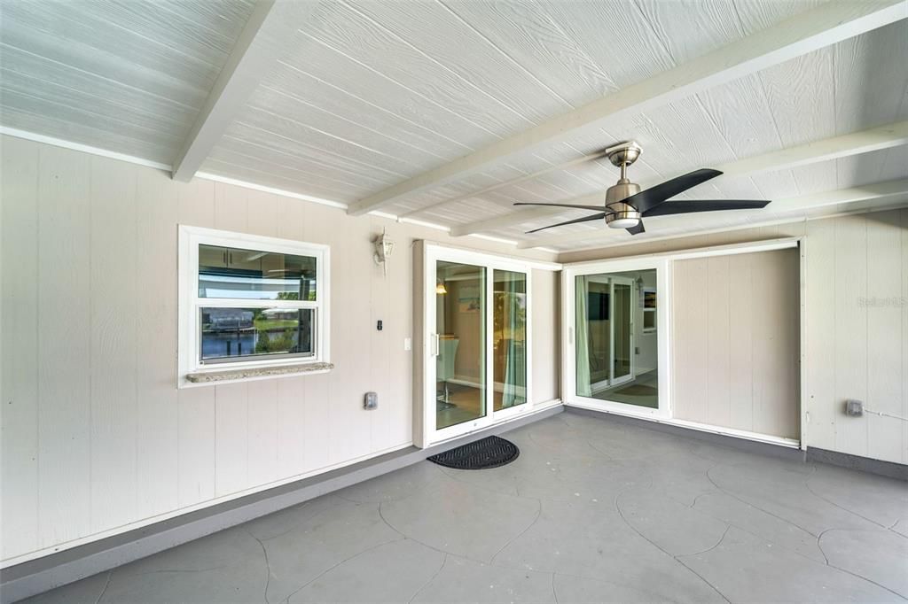 For Sale: $399,000 (3 beds, 2 baths, 1095 Square Feet)