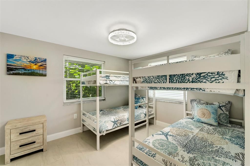 For Sale: $399,000 (3 beds, 2 baths, 1095 Square Feet)