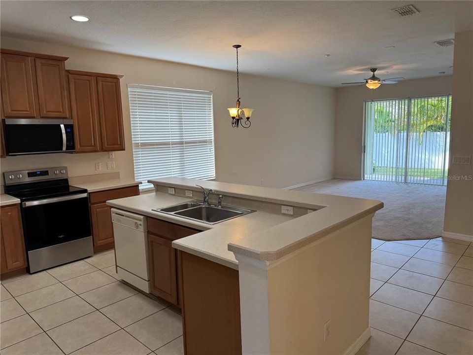 En Renta: $2,695 (4 camas, 3 baños, 2110 Pies cuadrados)