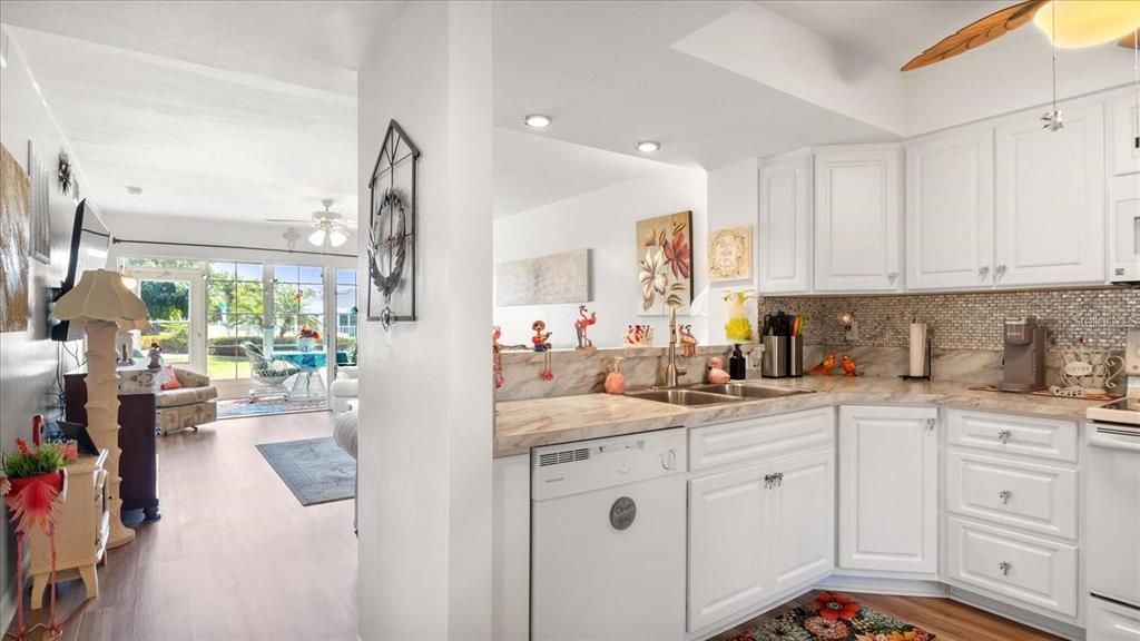 For Sale: $235,000 (3 beds, 2 baths, 1348 Square Feet)