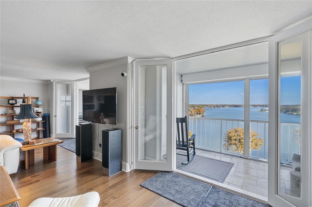 For Sale: $795,000 (2 beds, 2 baths, 1685 Square Feet)