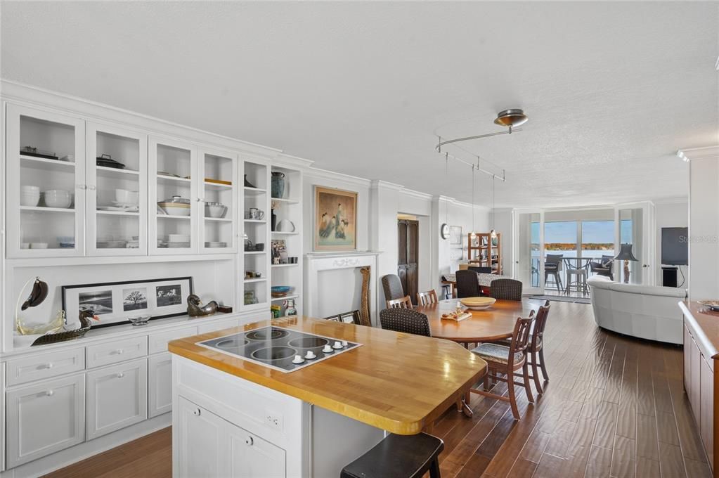 For Sale: $795,000 (2 beds, 2 baths, 1685 Square Feet)