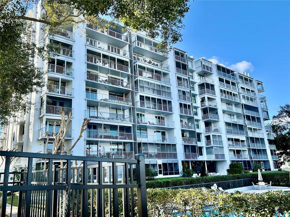 For Sale: $795,000 (2 beds, 2 baths, 1685 Square Feet)