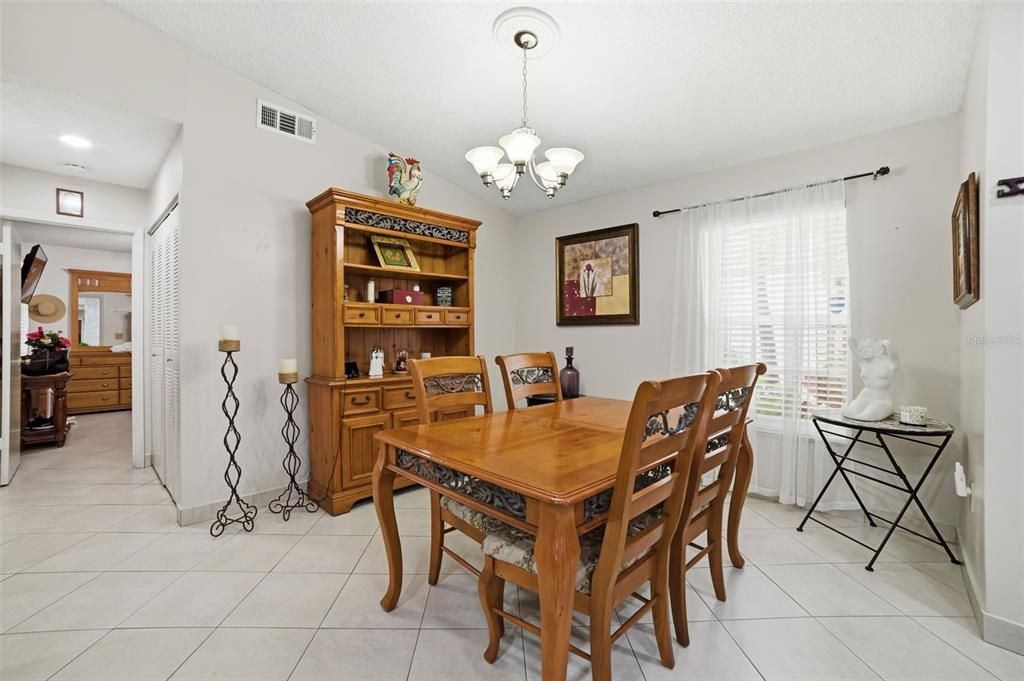 На продажу: $499,999 (4 спален, 2 ванн, 1651 Квадратных фут)