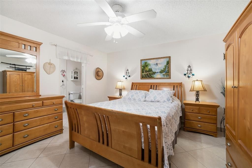 На продажу: $499,999 (4 спален, 2 ванн, 1651 Квадратных фут)