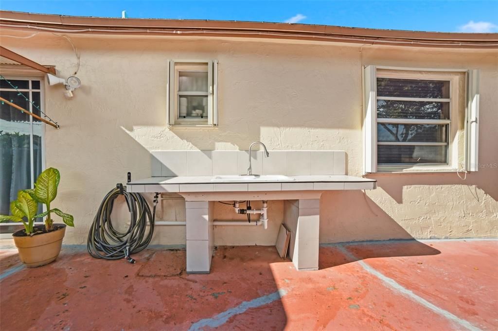 На продажу: $499,999 (4 спален, 2 ванн, 1651 Квадратных фут)