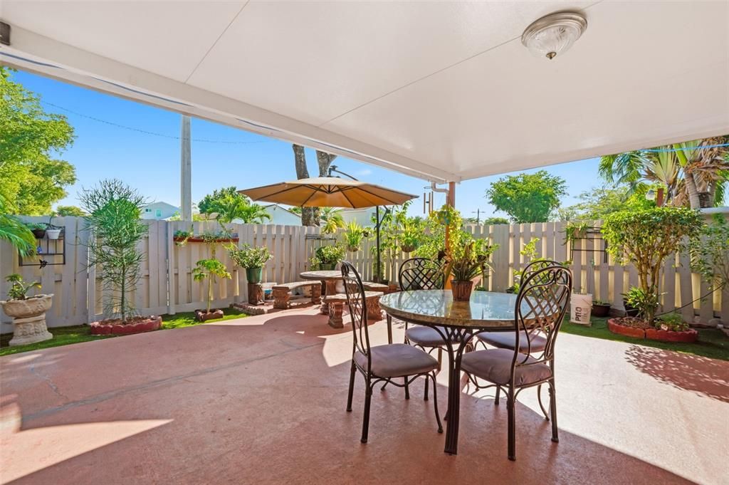 На продажу: $499,999 (4 спален, 2 ванн, 1651 Квадратных фут)