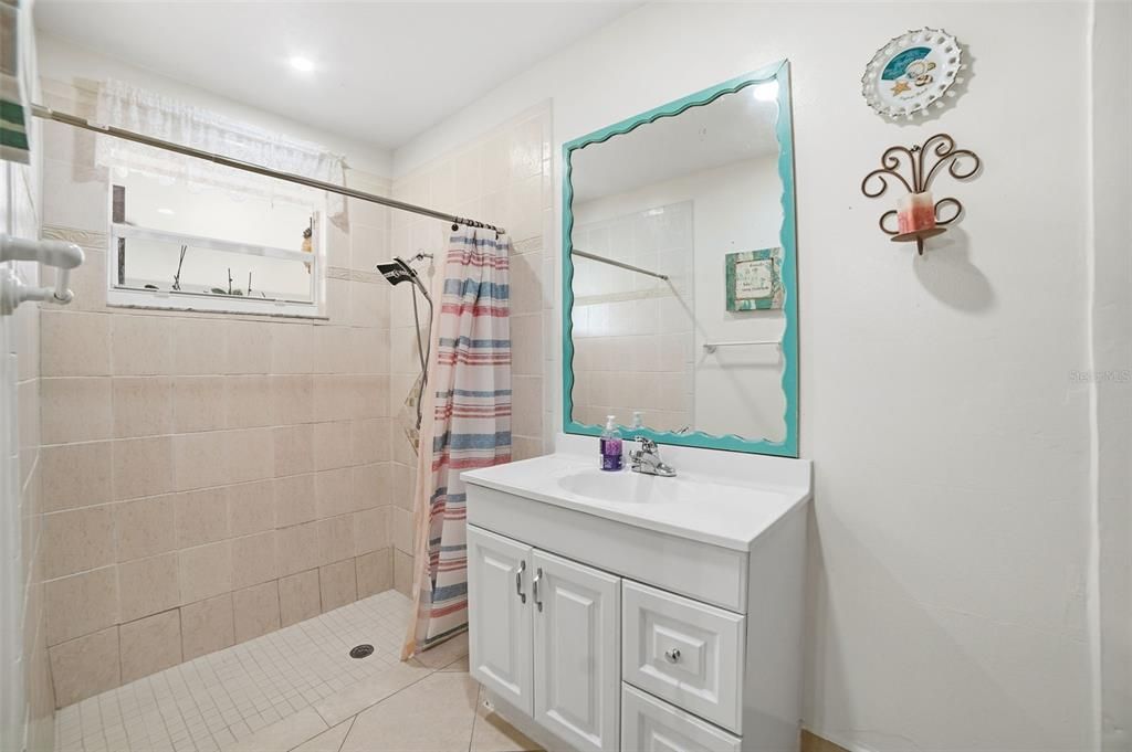 На продажу: $499,999 (4 спален, 2 ванн, 1651 Квадратных фут)