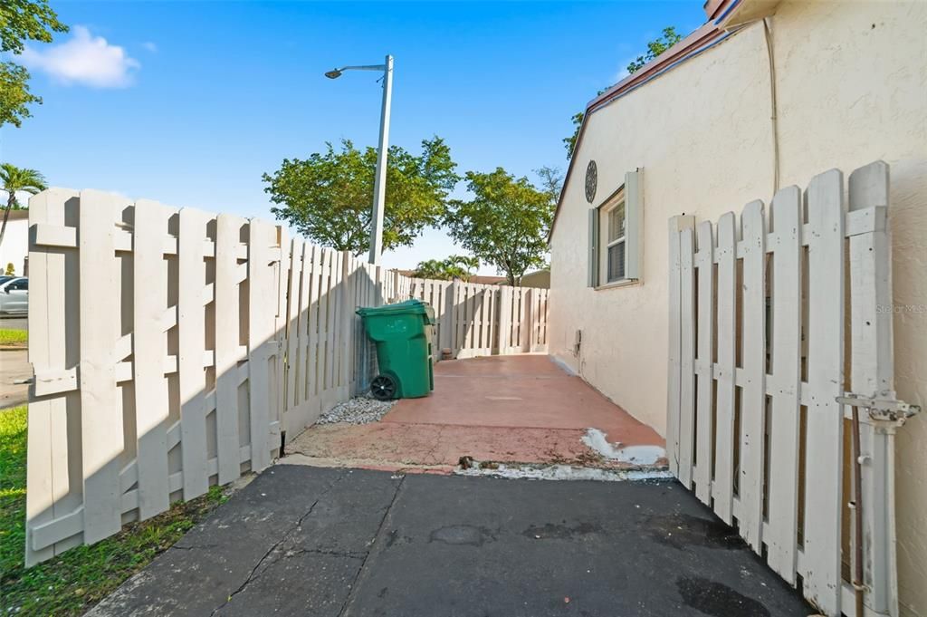 На продажу: $499,999 (4 спален, 2 ванн, 1651 Квадратных фут)