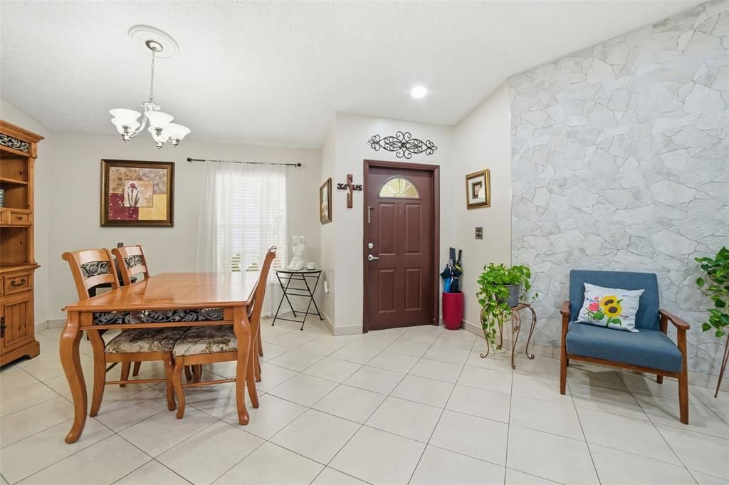 На продажу: $499,999 (4 спален, 2 ванн, 1651 Квадратных фут)