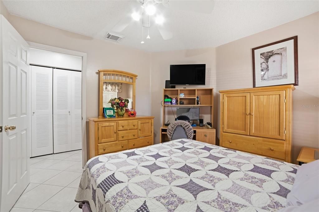 На продажу: $499,999 (4 спален, 2 ванн, 1651 Квадратных фут)