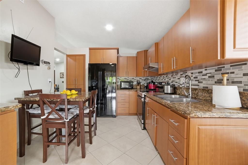 На продажу: $499,999 (4 спален, 2 ванн, 1651 Квадратных фут)