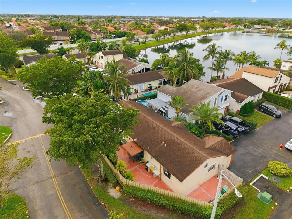 На продажу: $499,999 (4 спален, 2 ванн, 1651 Квадратных фут)