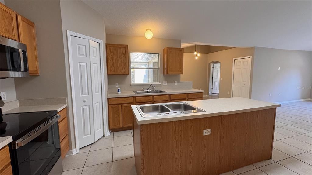 На продажу: $435,000 (3 спален, 2 ванн, 2091 Квадратных фут)