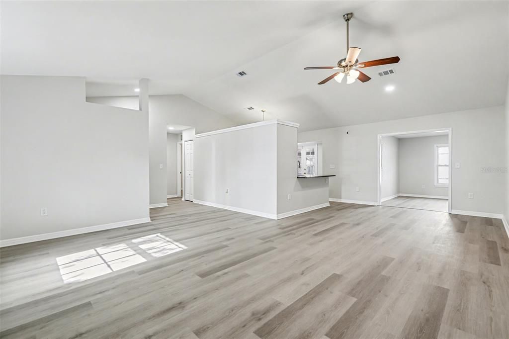 En Venta: $430,000 (3 camas, 2 baños, 1792 Pies cuadrados)