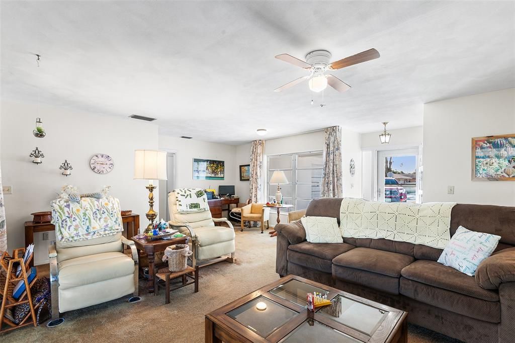 En Venta: $279,000 (3 camas, 2 baños, 1730 Pies cuadrados)