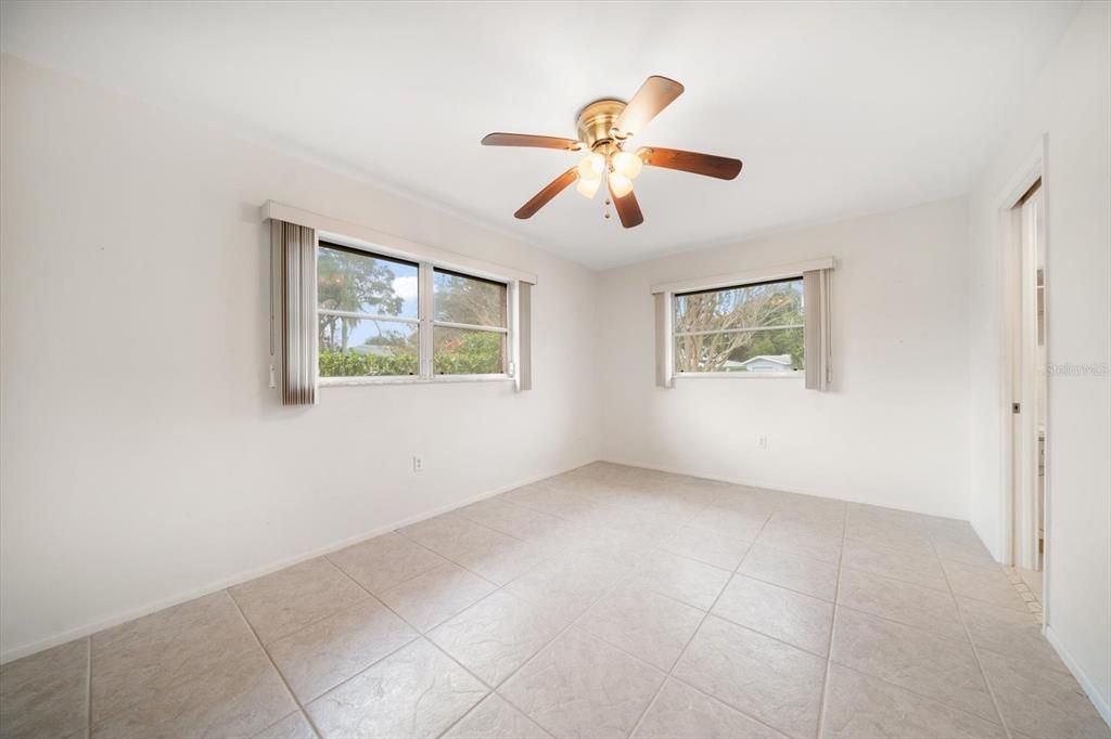 待售: $360,000 (2 贝兹, 2 浴室, 1176 平方英尺)