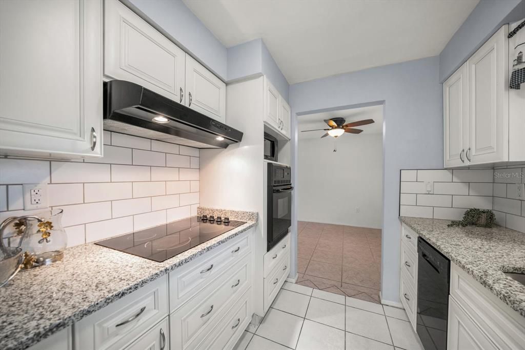 待售: $360,000 (2 贝兹, 2 浴室, 1176 平方英尺)