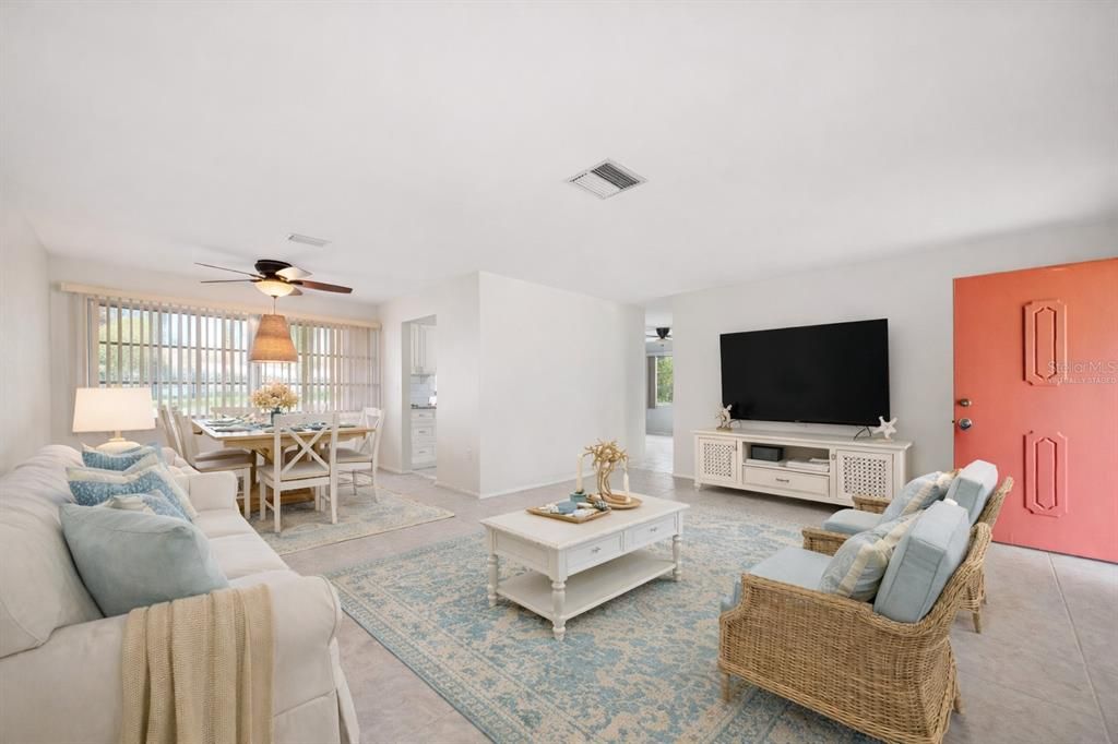 待售: $360,000 (2 贝兹, 2 浴室, 1176 平方英尺)