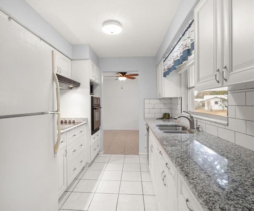 待售: $360,000 (2 贝兹, 2 浴室, 1176 平方英尺)