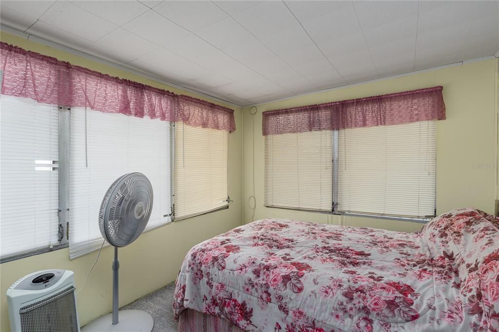 待售: $79,000 (1 贝兹, 1 浴室, 576 平方英尺)