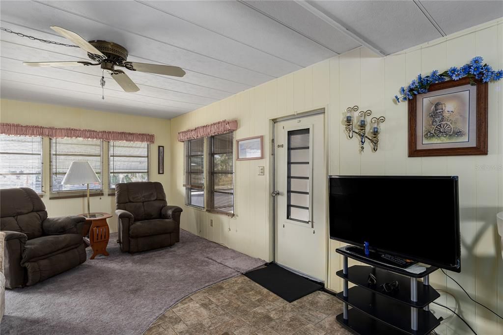 待售: $79,000 (1 贝兹, 1 浴室, 576 平方英尺)