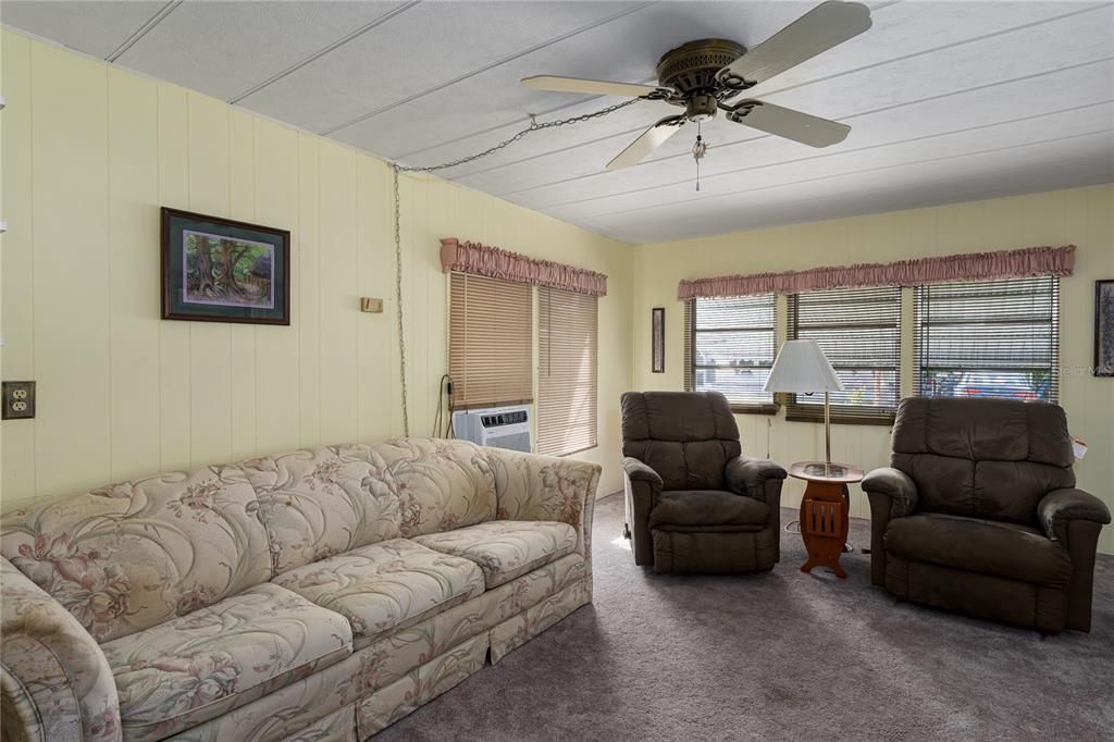 待售: $79,000 (1 贝兹, 1 浴室, 576 平方英尺)