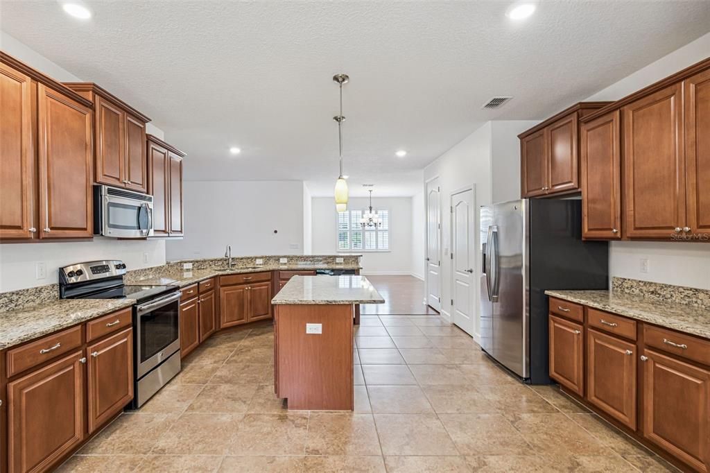 На продажу: $495,000 (4 спален, 3 ванн, 2293 Квадратных фут)