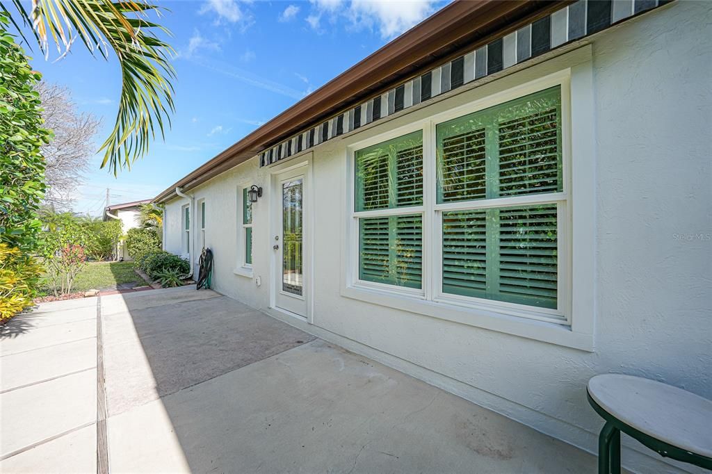 For Sale: $279,000 (2 beds, 2 baths, 1389 Square Feet)