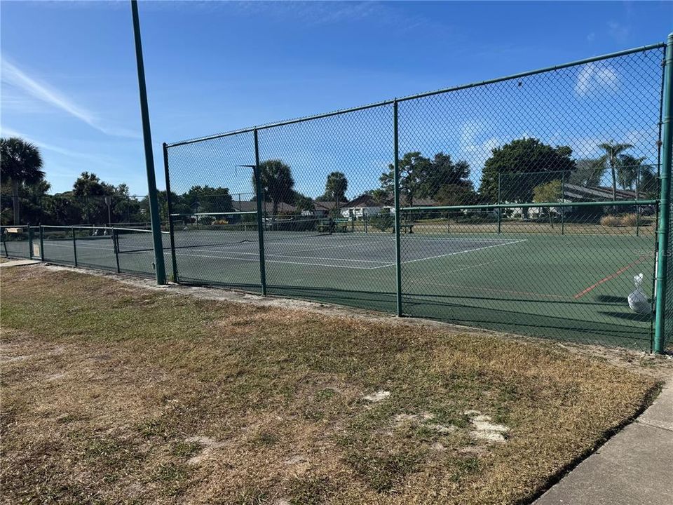 For Sale: $279,000 (2 beds, 2 baths, 1389 Square Feet)