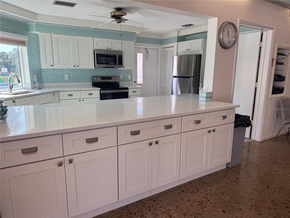 For Sale: $279,000 (2 beds, 2 baths, 1389 Square Feet)