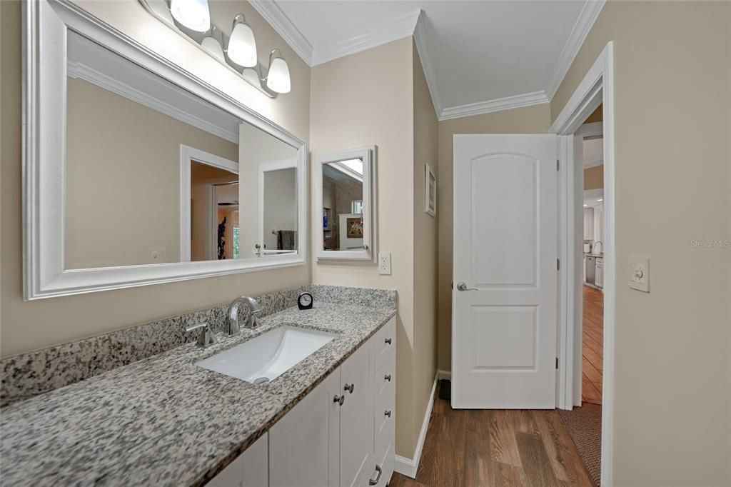 For Sale: $279,000 (2 beds, 2 baths, 1389 Square Feet)