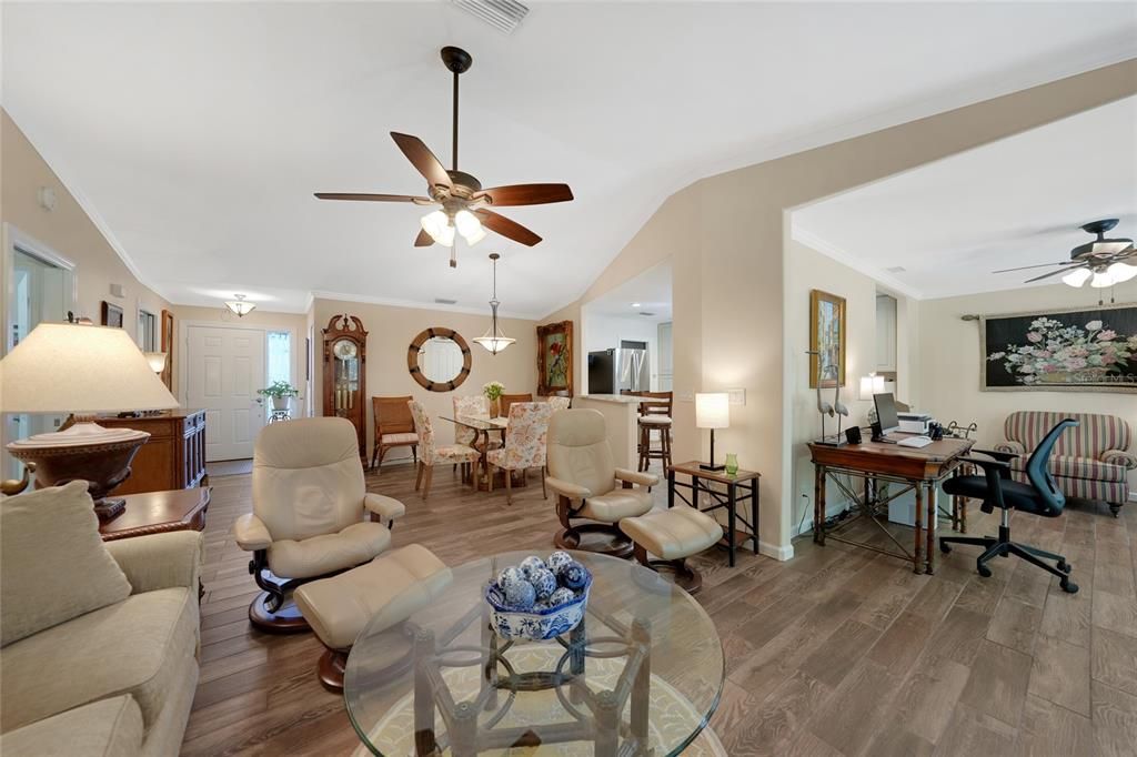 For Sale: $279,000 (2 beds, 2 baths, 1389 Square Feet)