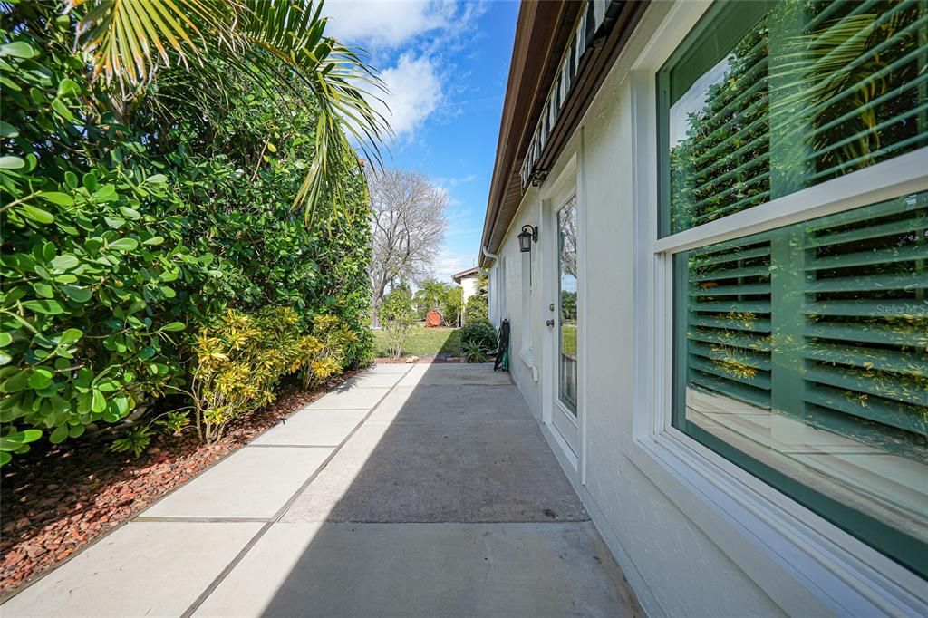 For Sale: $279,000 (2 beds, 2 baths, 1389 Square Feet)