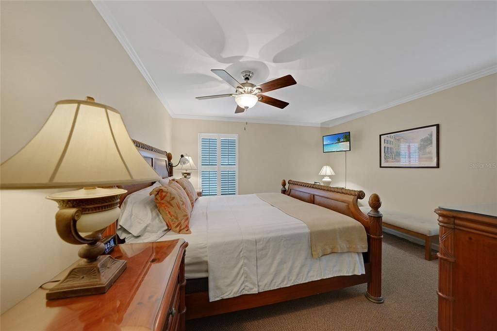 For Sale: $279,000 (2 beds, 2 baths, 1389 Square Feet)