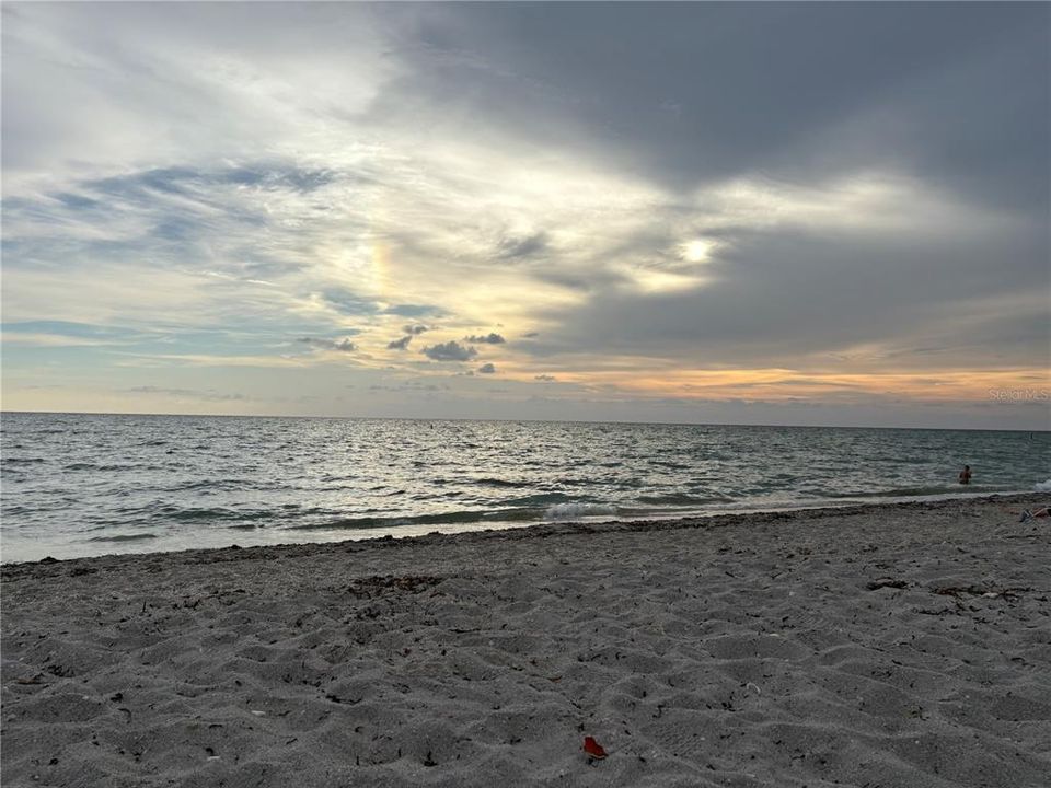 For Sale: $279,000 (2 beds, 2 baths, 1389 Square Feet)