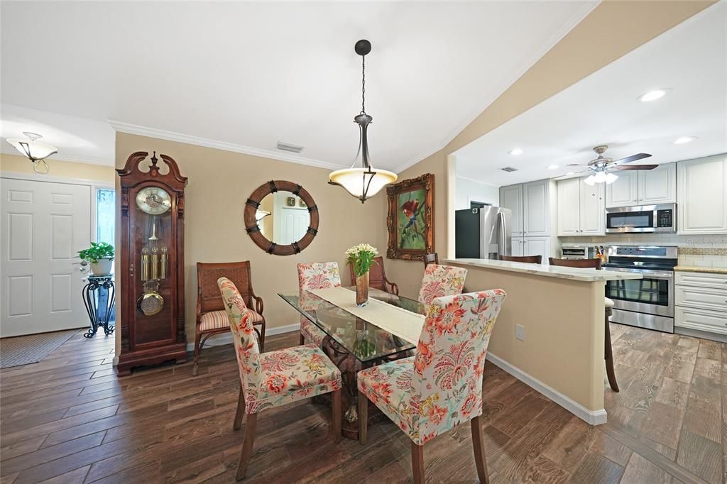 For Sale: $279,000 (2 beds, 2 baths, 1389 Square Feet)