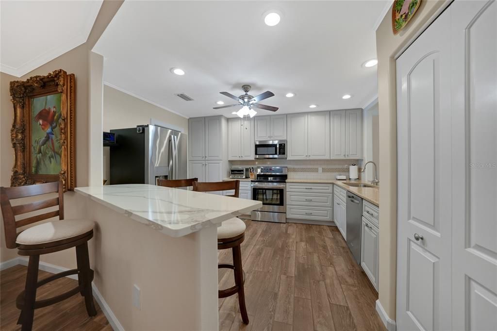 For Sale: $279,000 (2 beds, 2 baths, 1389 Square Feet)