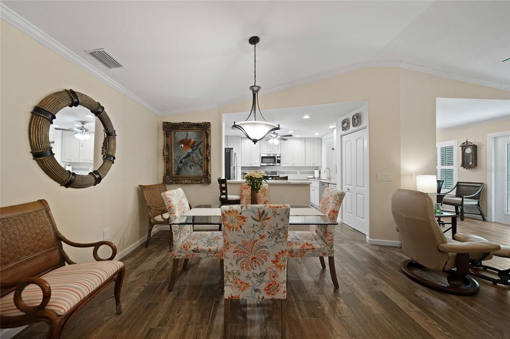 For Sale: $279,000 (2 beds, 2 baths, 1389 Square Feet)