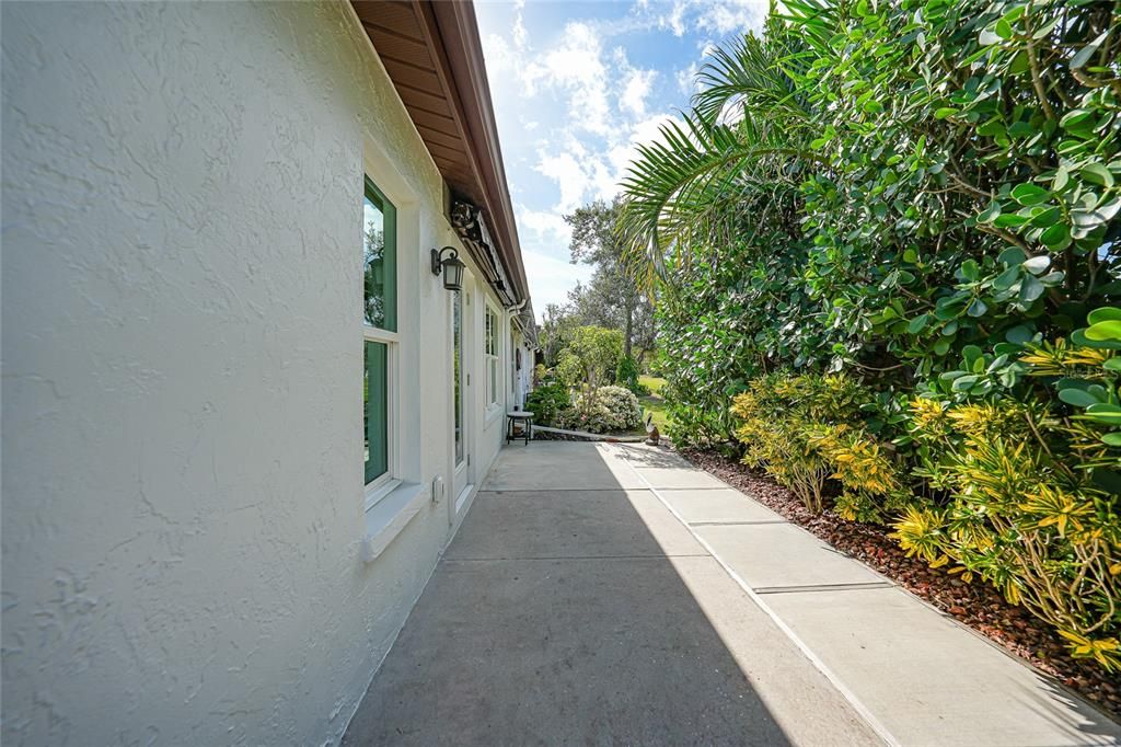 For Sale: $279,000 (2 beds, 2 baths, 1389 Square Feet)