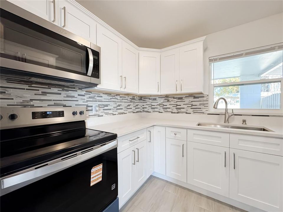 На продажу: $309,900 (3 спален, 1 ванн, 1058 Квадратных фут)