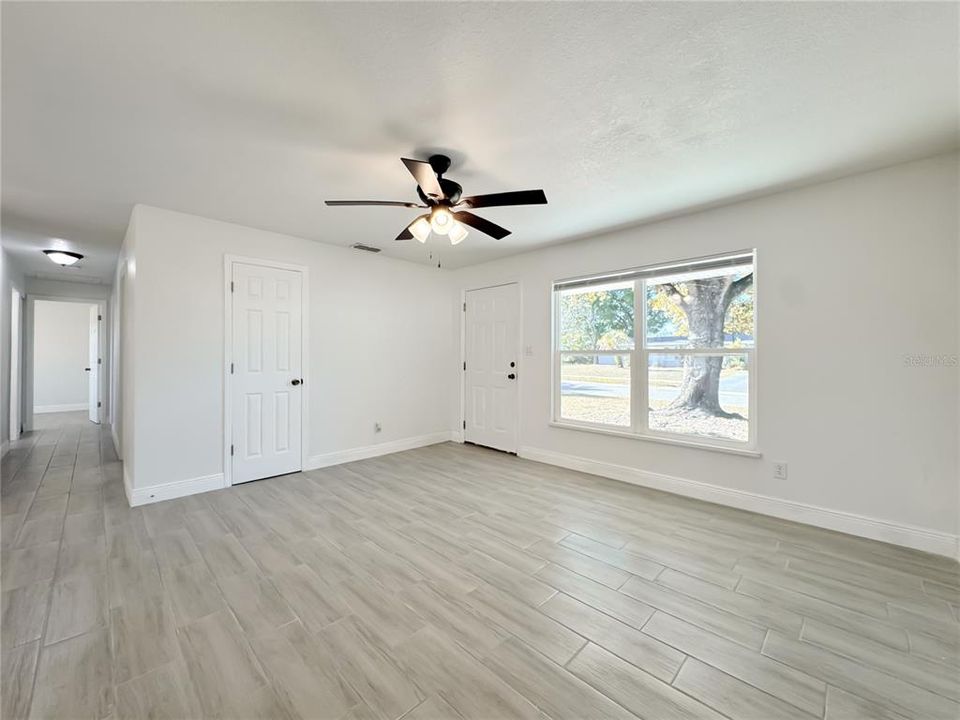 На продажу: $309,900 (3 спален, 1 ванн, 1058 Квадратных фут)