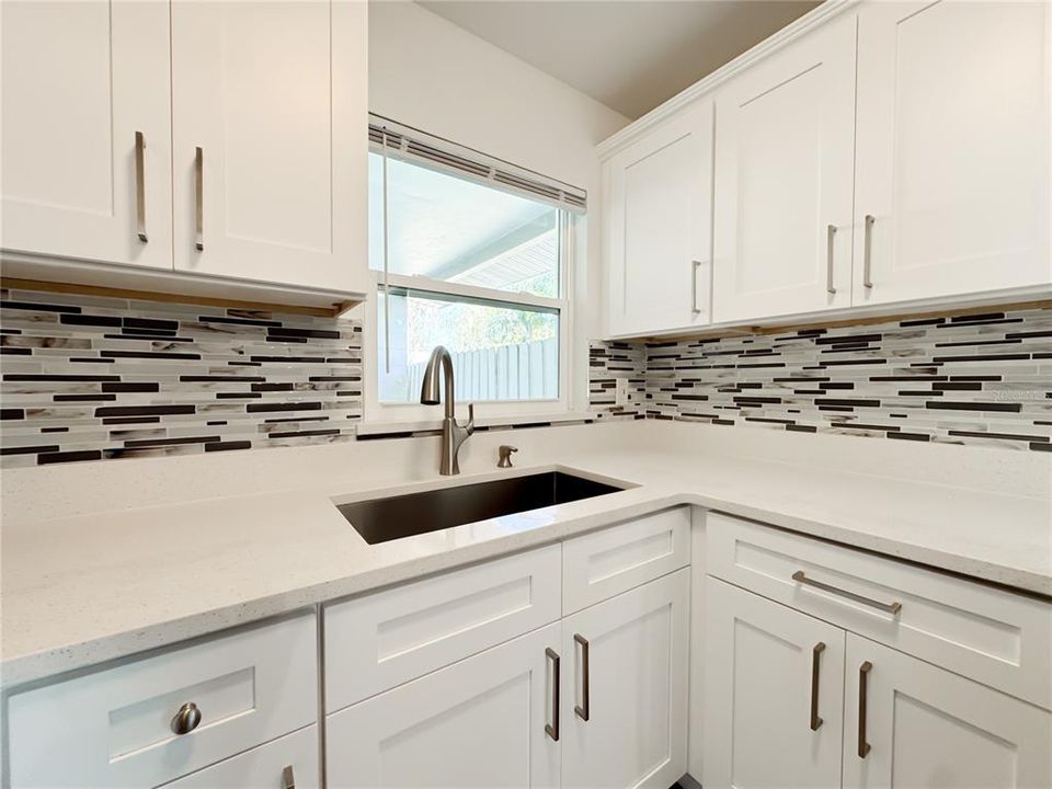 На продажу: $309,900 (3 спален, 1 ванн, 1058 Квадратных фут)